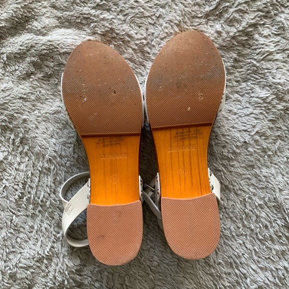 📦 SALE | CUSHIONAIRE | Sloan Faux Wood Sandal - Picture 7 of 11